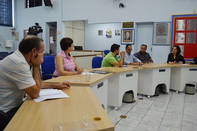 2017127_FOTO - Em reunião, vereadores detalham problemas da Vivo para consultora